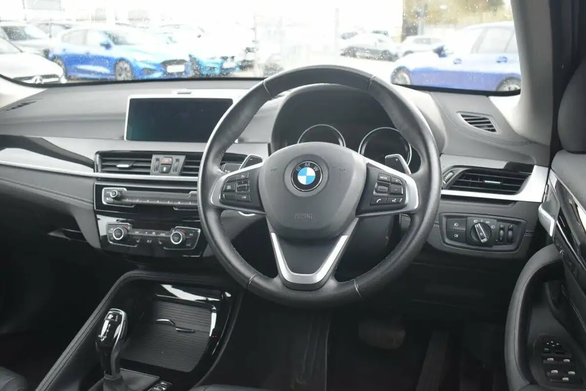 2021-bmw-x1-20-xdrive20i-xline-big-12