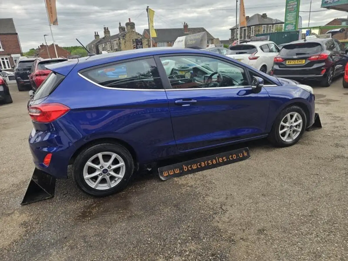 2017-ford-fiesta-10t-zetec-100ps-ecoboost-ss-3d-big-3