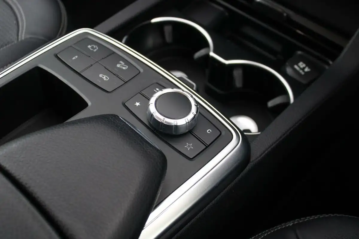 2014-mercedes-benz-m-class-55-ml63-amg-518bhp-speedshift-plus-7g-tronic-big-24