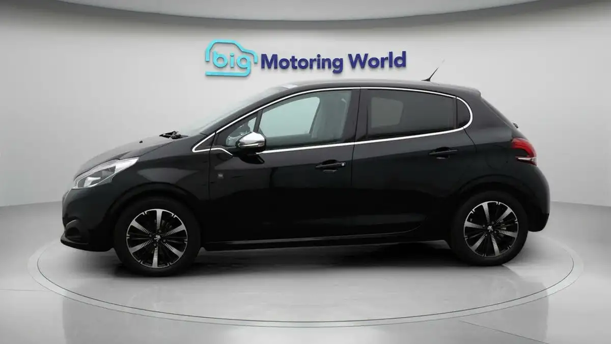 2019-peugeot-208-12-puretech-tech-edition-82bhp-big-4
