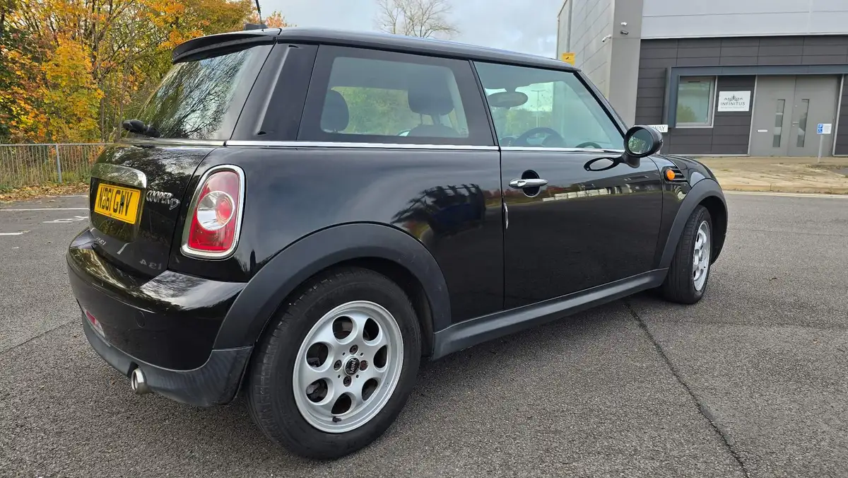 2011-mini-cooper-16td-cooper-d-avenue-hatchback-3d-1598cc-big-3
