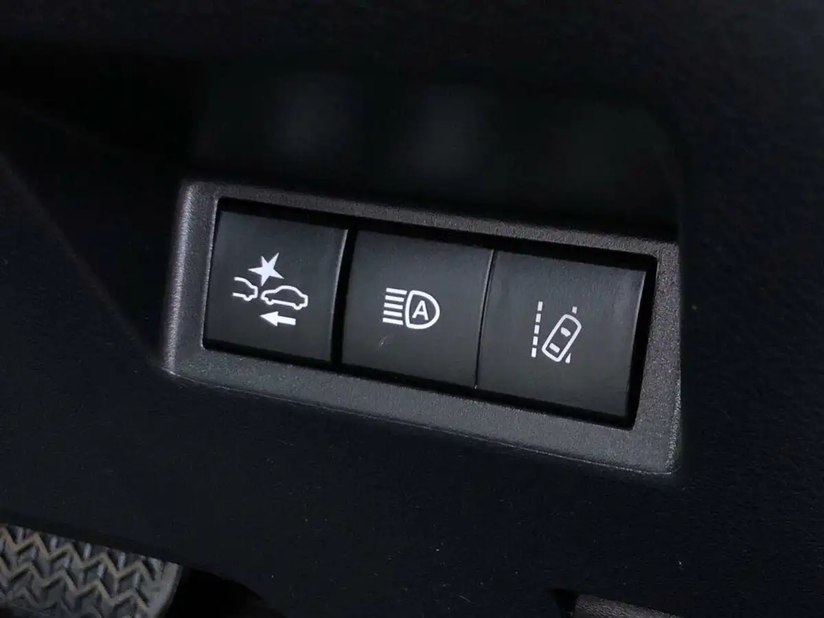 2019-toyota-yaris-15-vvt-i-icon-tech-98bhp-hybrid-1497cc-e-cvt-big-32