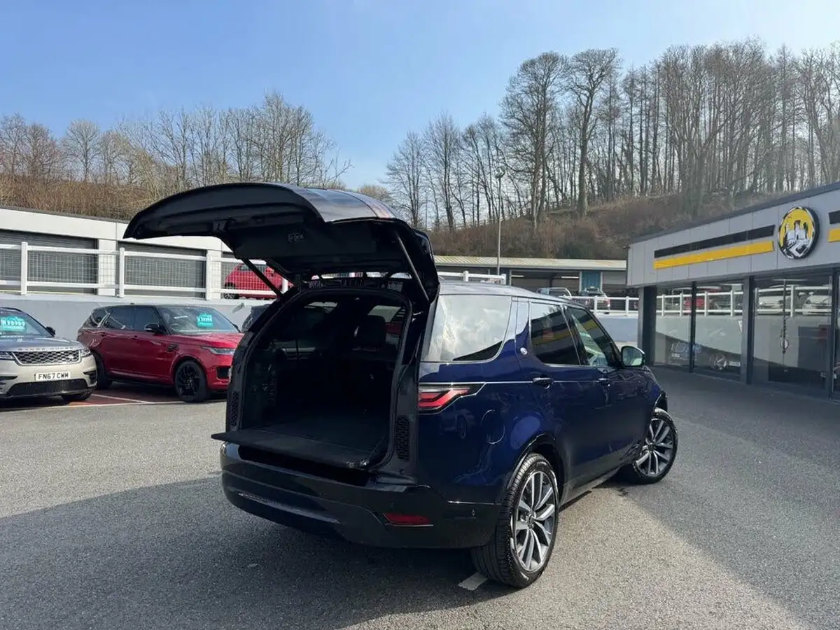 2021-land-rover-discovery-30-d300-r-dynamic-se-big-17
