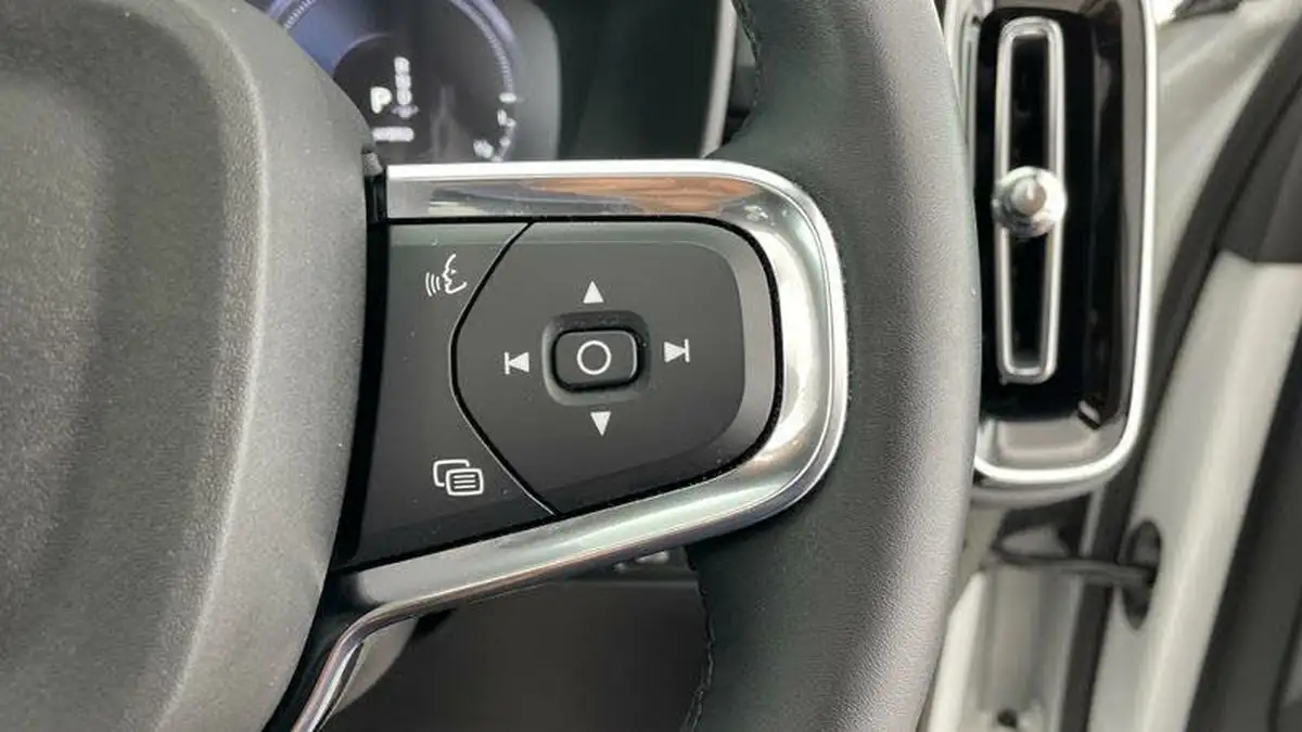 2022-volvo-xc40-15-t5-r-design-pro-big-11