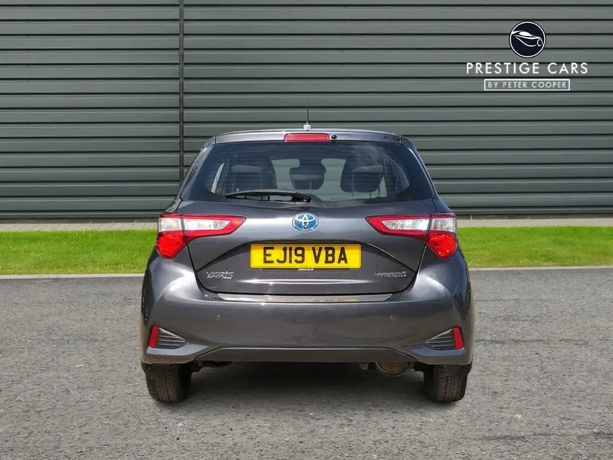 2019-toyota-yaris-15-vvt-i-icon-tech-98bhp-hybrid-1497cc-e-cvt-big-8