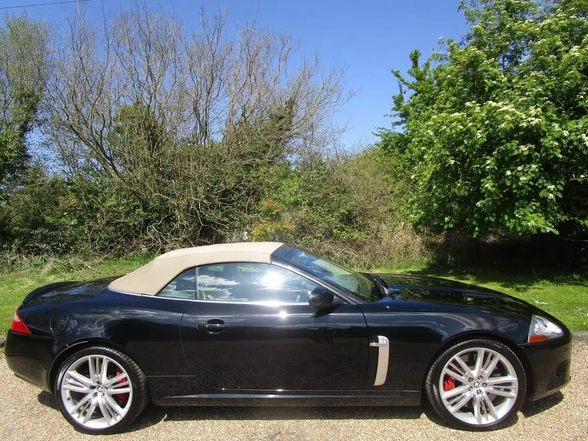 2010-jaguar-xkr-big-1