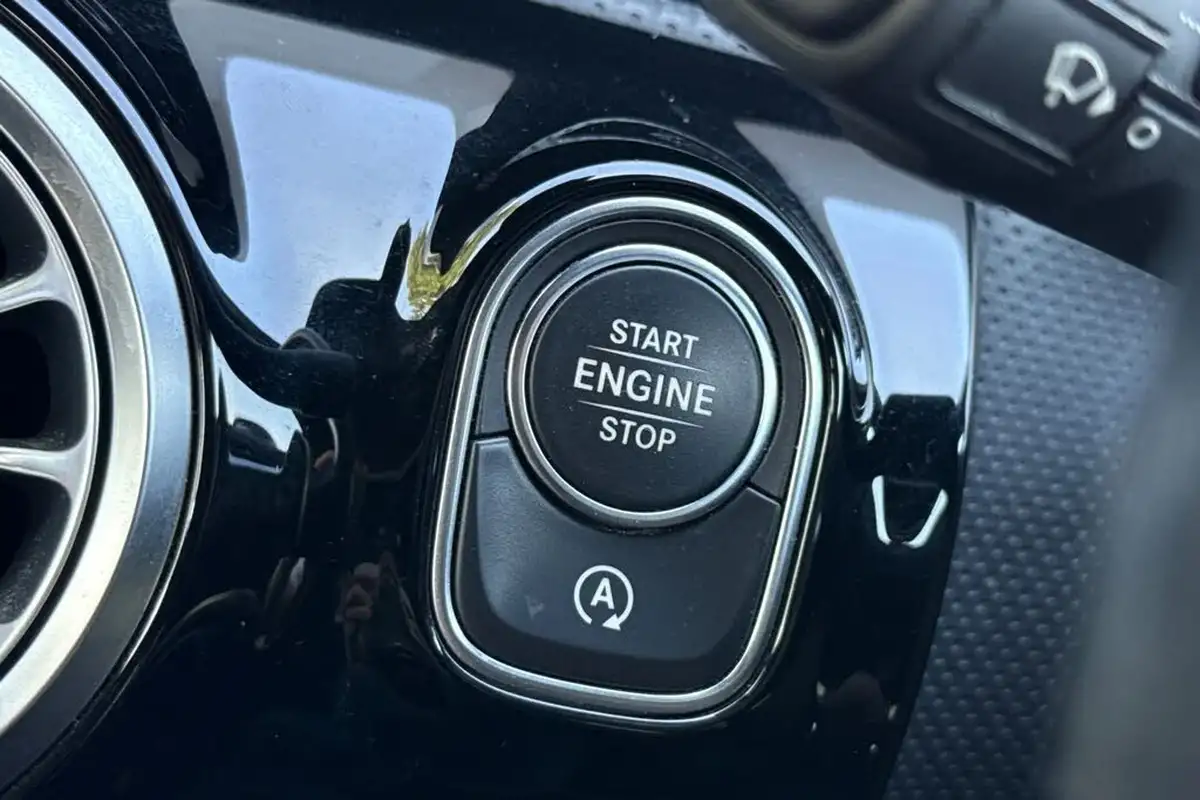2018-mercedes-benz-a-class-13-a200-amg-line-premiumss-hatchback-5d-7g-dct-big-39