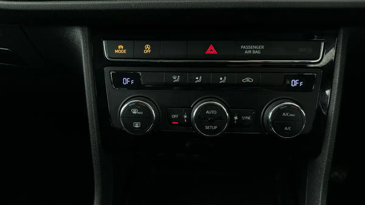 2018-seat-leon-14-tsi-fr-technology-hatchback-5d-big-32