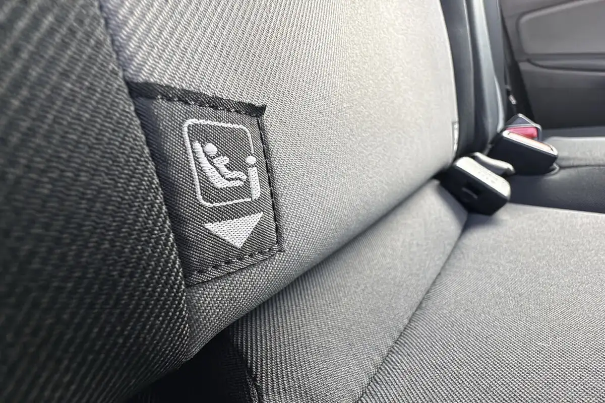 2018-toyota-yaris-15-vvt-i-icon-navi-hybrid-big-27