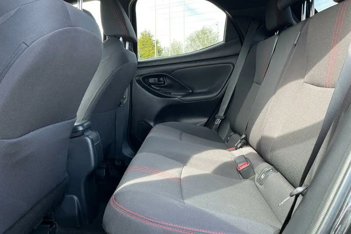 2023-toyota-yaris-15-vvt-i-gr-sport-114bhp-big-19