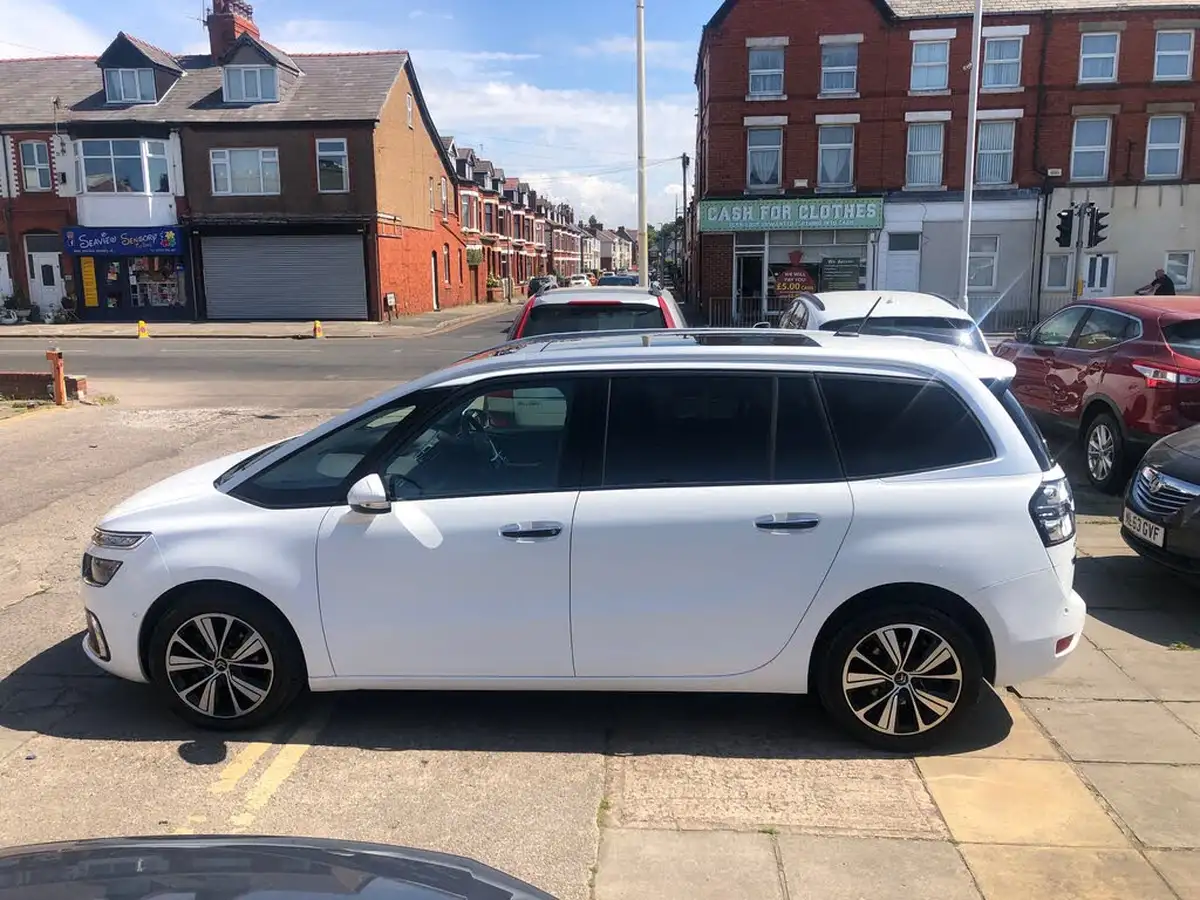 2017-citroen-grand-c4-picasso-16bluehdi-flair-big-3