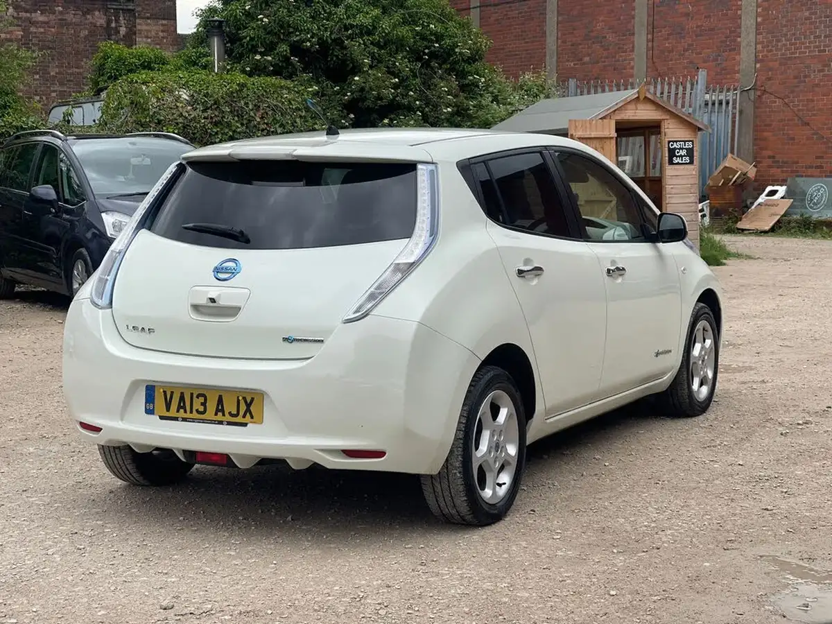 2013-nissan-leaf-e-auto-big-8