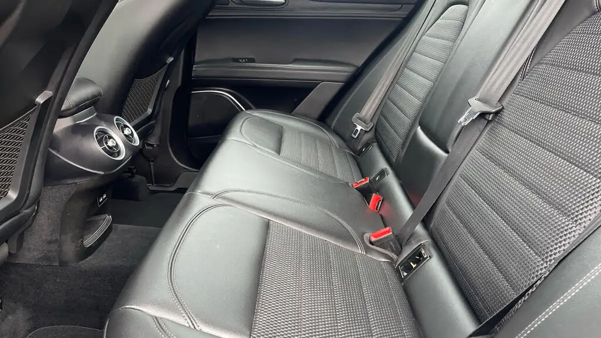 2019-alfa-romeo-stelvio-20-super-ss-big-13