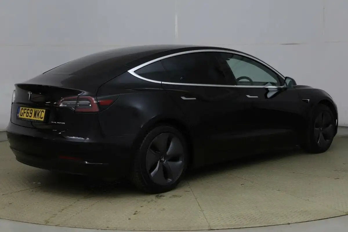 2019-tesla-model-3-e-long-range-4x4-big-1