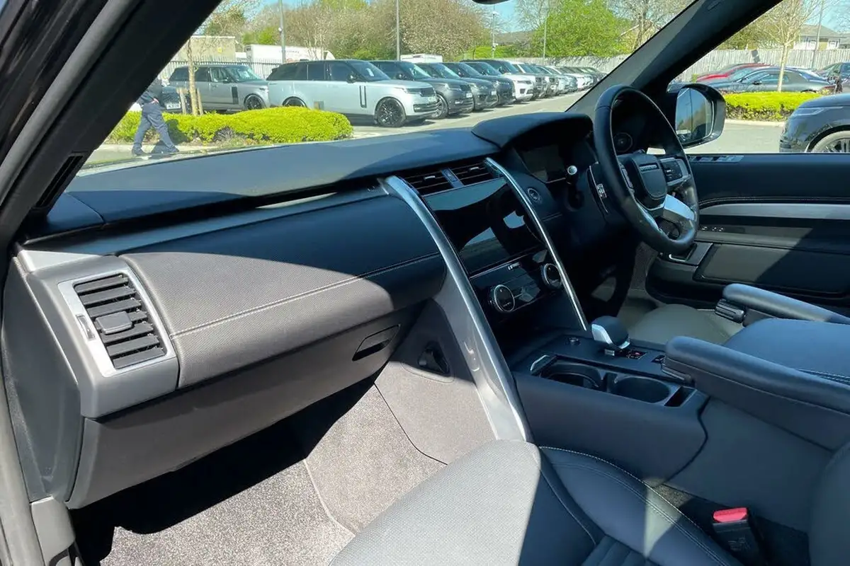 2024-land-rover-discovery-30-d350-dynamic-hse-big-53