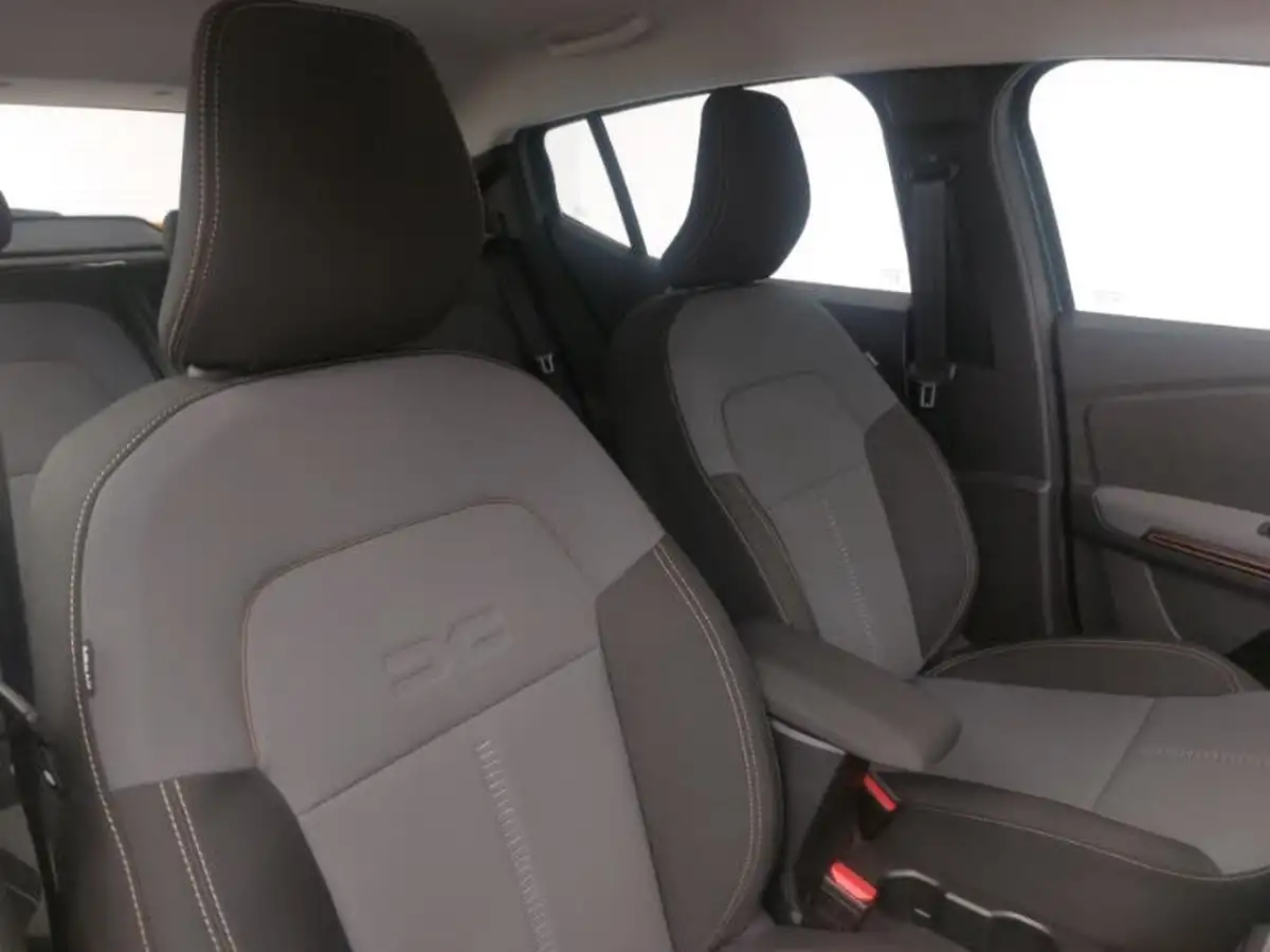 2024-dacia-sandero-stepway-10-tce-extreme-90bhp-big-18