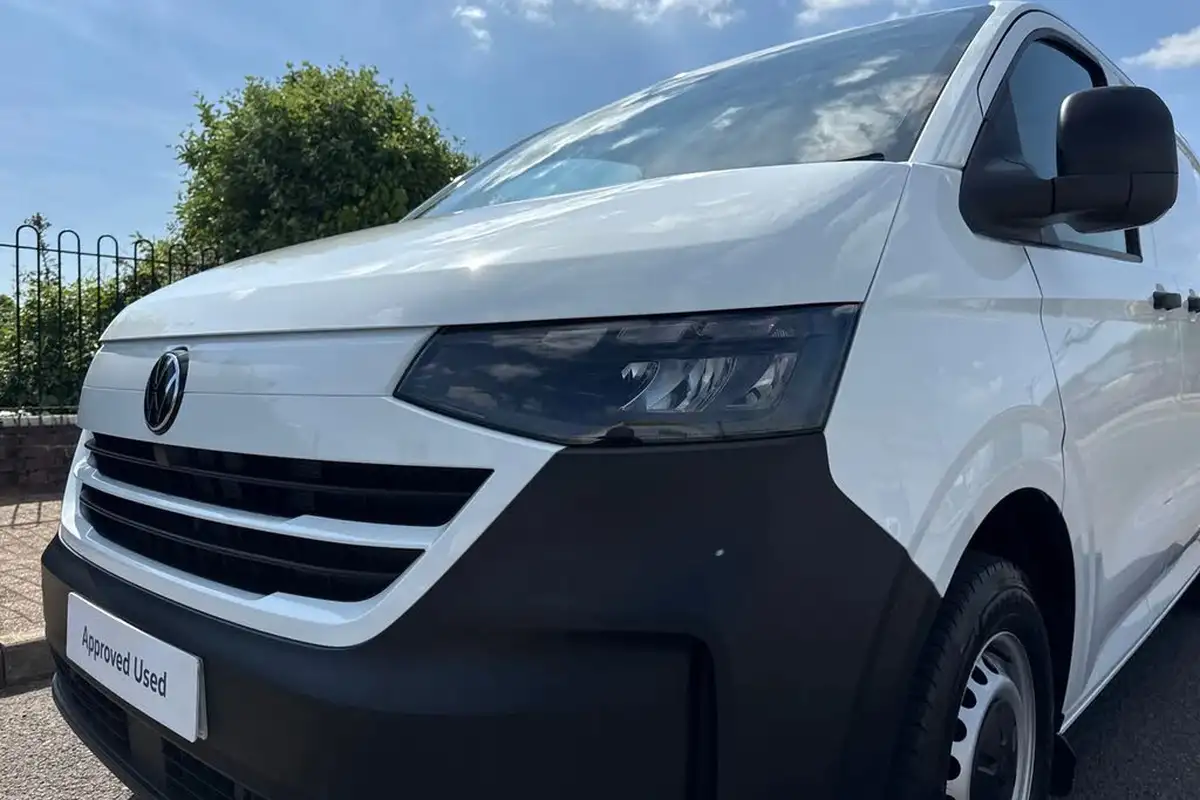 2025-volkswagen-transporter-20tdi-t30-commerce-plus-bmt-swb-150pseu6e-big-29