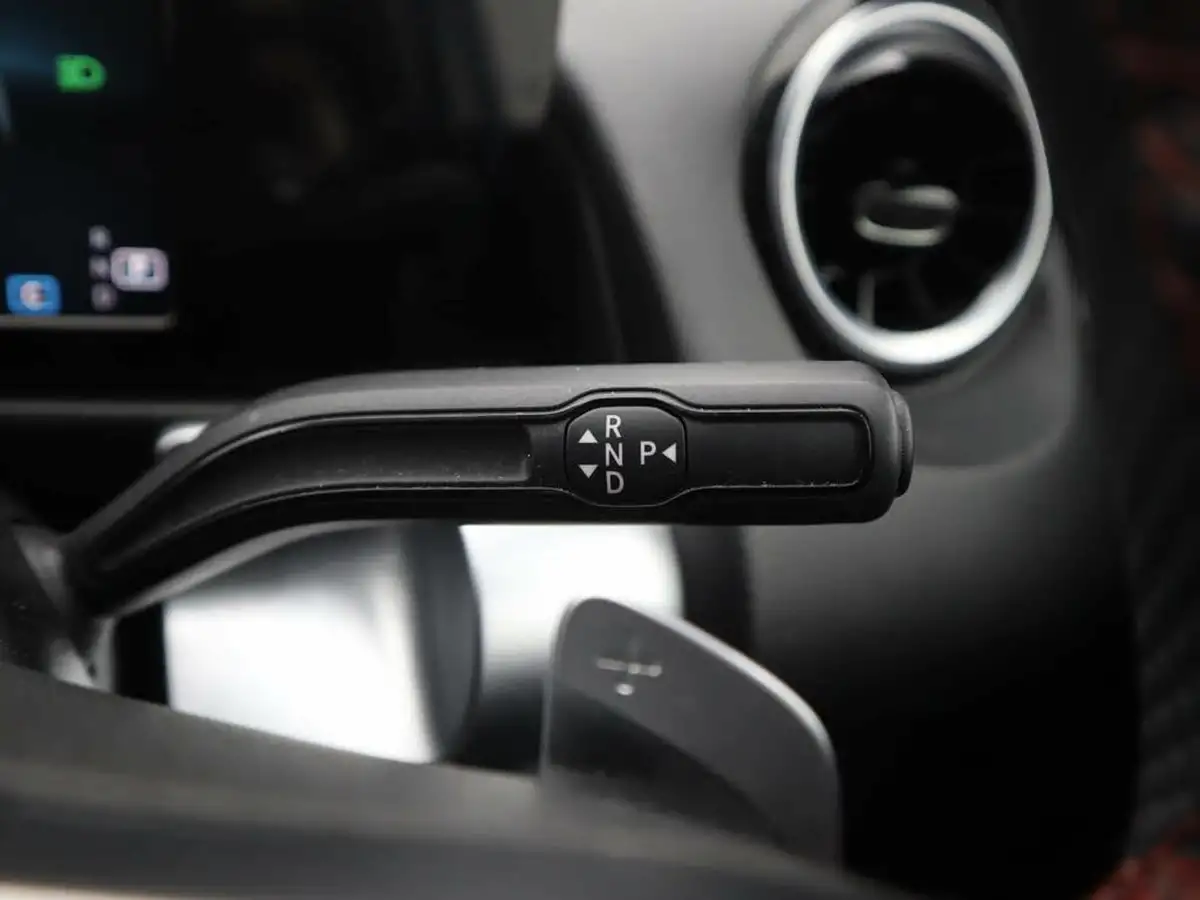 2022-mercedes-benz-glb-class-13-glb200-amg-line-7g-tronic-big-32