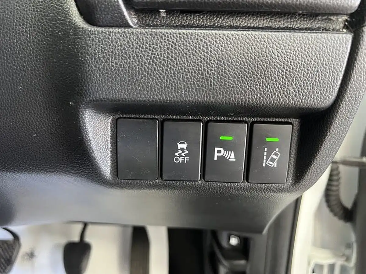 2018-honda-jazz-15-i-vtec-sport-big-13