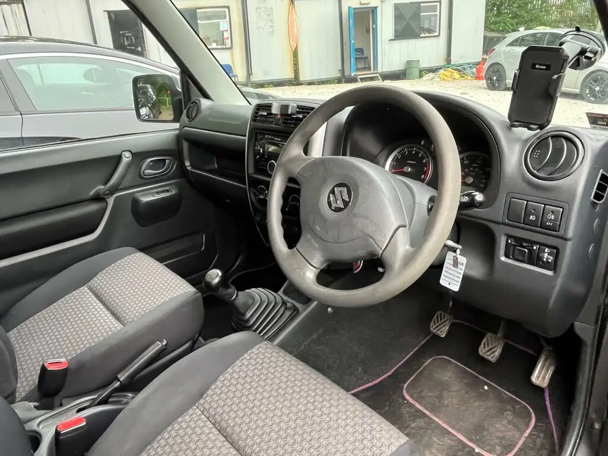2011-suzuki-jimny-13-sz3-big-11