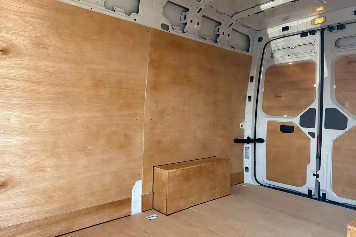 2024-volkswagen-crafter-20tdi-cr35-mwb-commerce-140pseu6d-panel-van-big-13