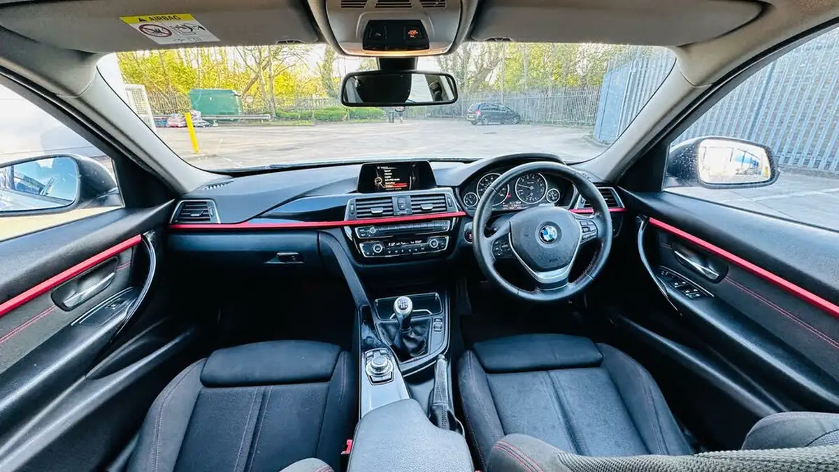 2016-bmw-3-series-15-318i-sport-saloon-4d-big-52