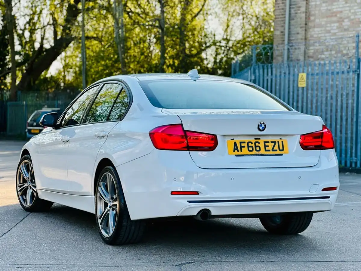 2016-bmw-3-series-15-318i-sport-saloon-4d-big-4