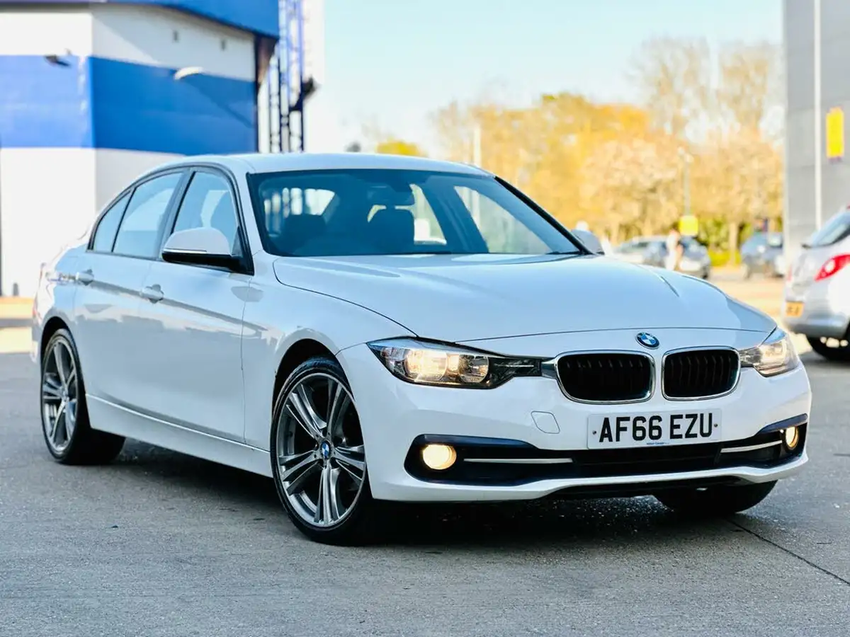 2016-bmw-3-series-15-318i-sport-saloon-4d-big-0