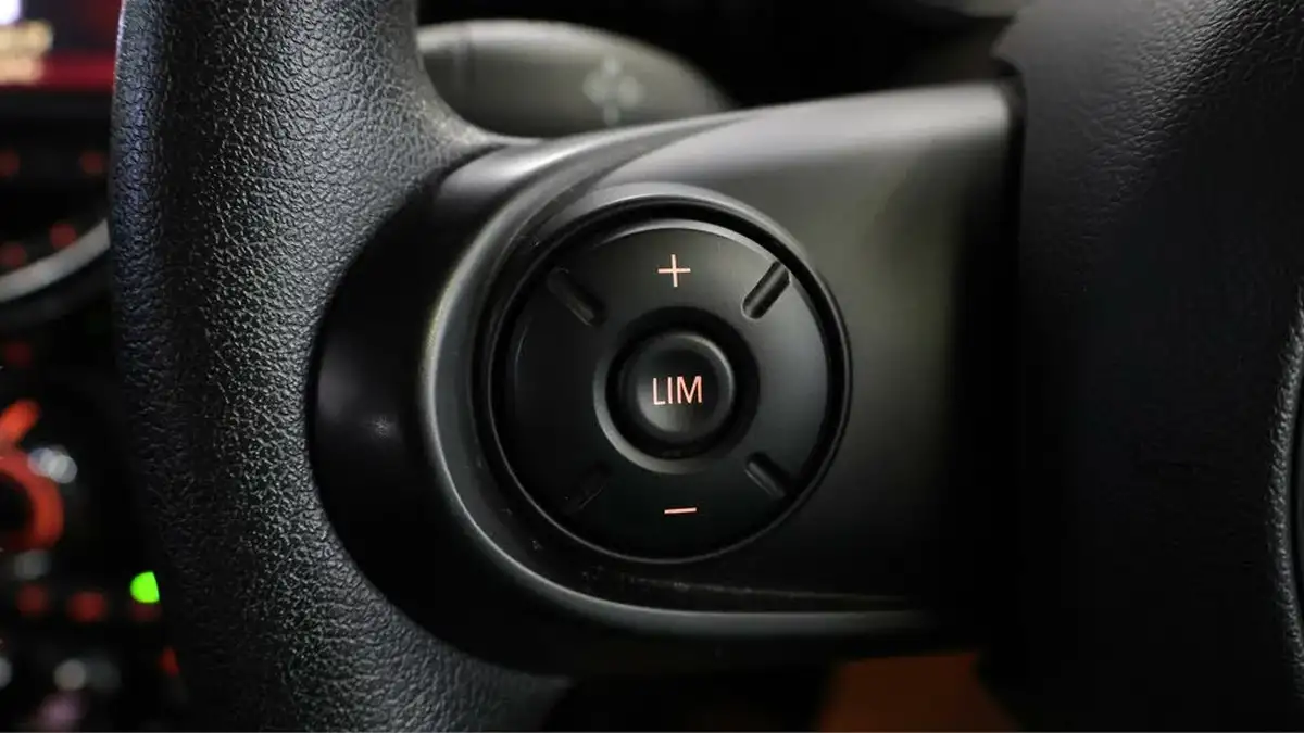 2019-mini-cooper-15-cooper-classic-hatchback-3d-big-21