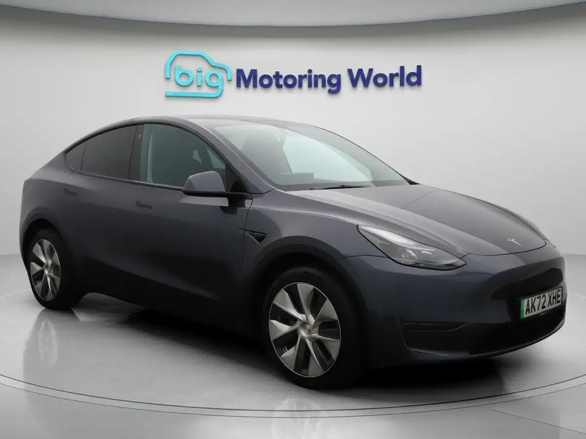 2022-tesla-model-y-e-long-range-big-0