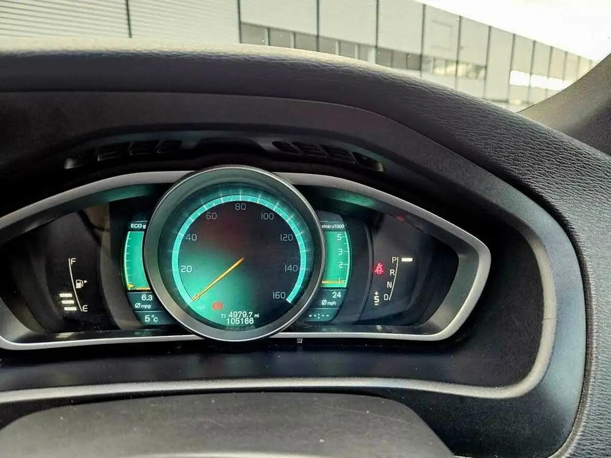 2013-volvo-v40-16td-d2-r-design-nav-powershift-big-11