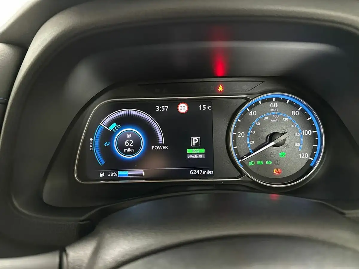 2022-nissan-leaf-e-tekna-big-17