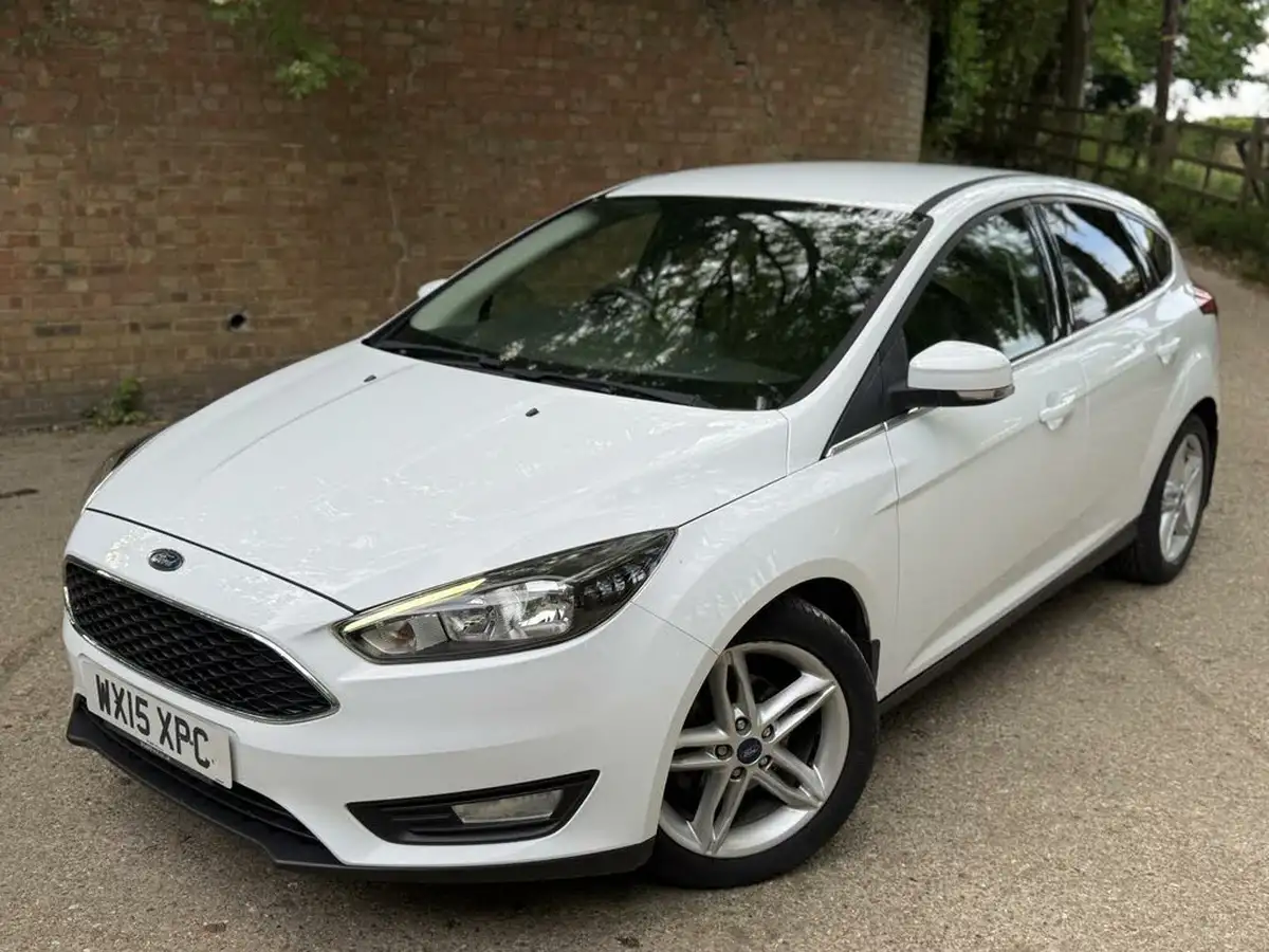 2015-ford-focus-10-zetec-t-125ps-hatchback-big-7