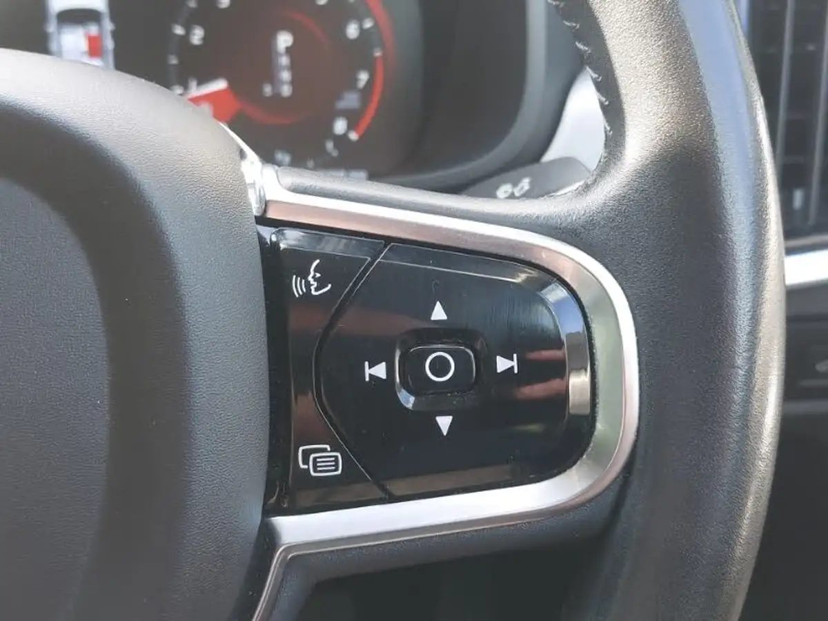 2020-volvo-s90-20-t4-momentum-plus-big-15