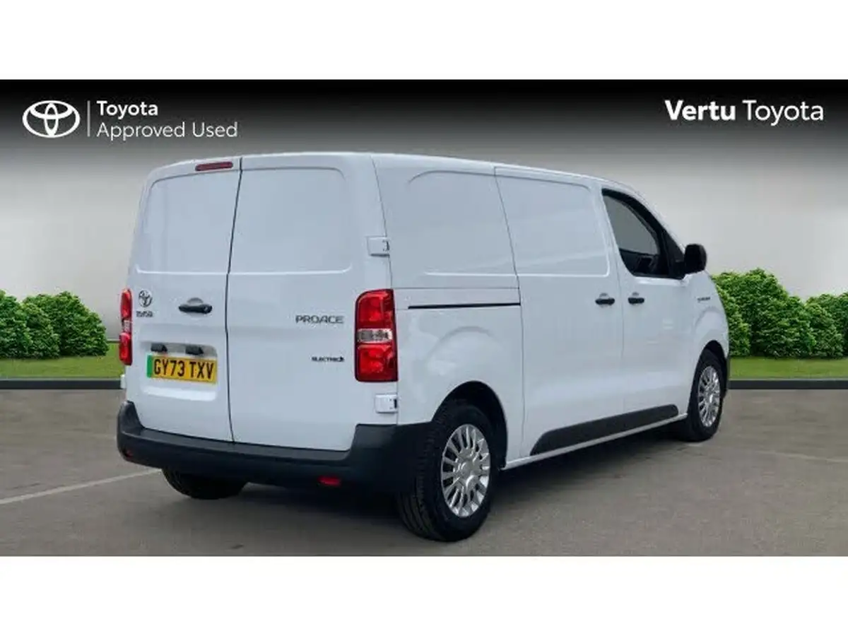 2023-toyota-proace-city-e-icon-l2-big-1