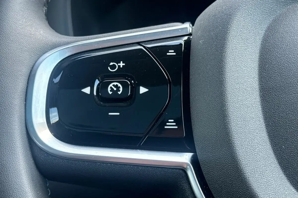 2024-volvo-xc60-20-b5-plus-big-10