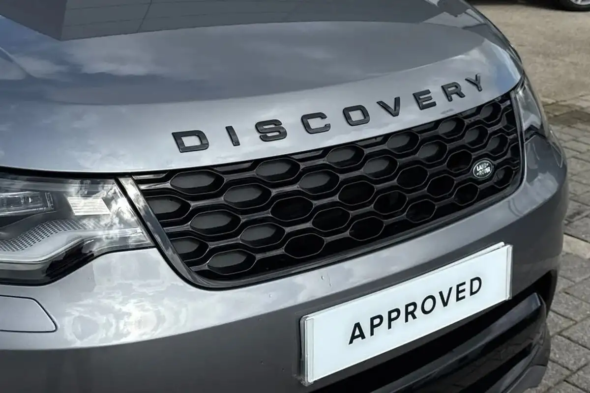 2023-land-rover-discovery-30-d300-dynamic-hse-big-24