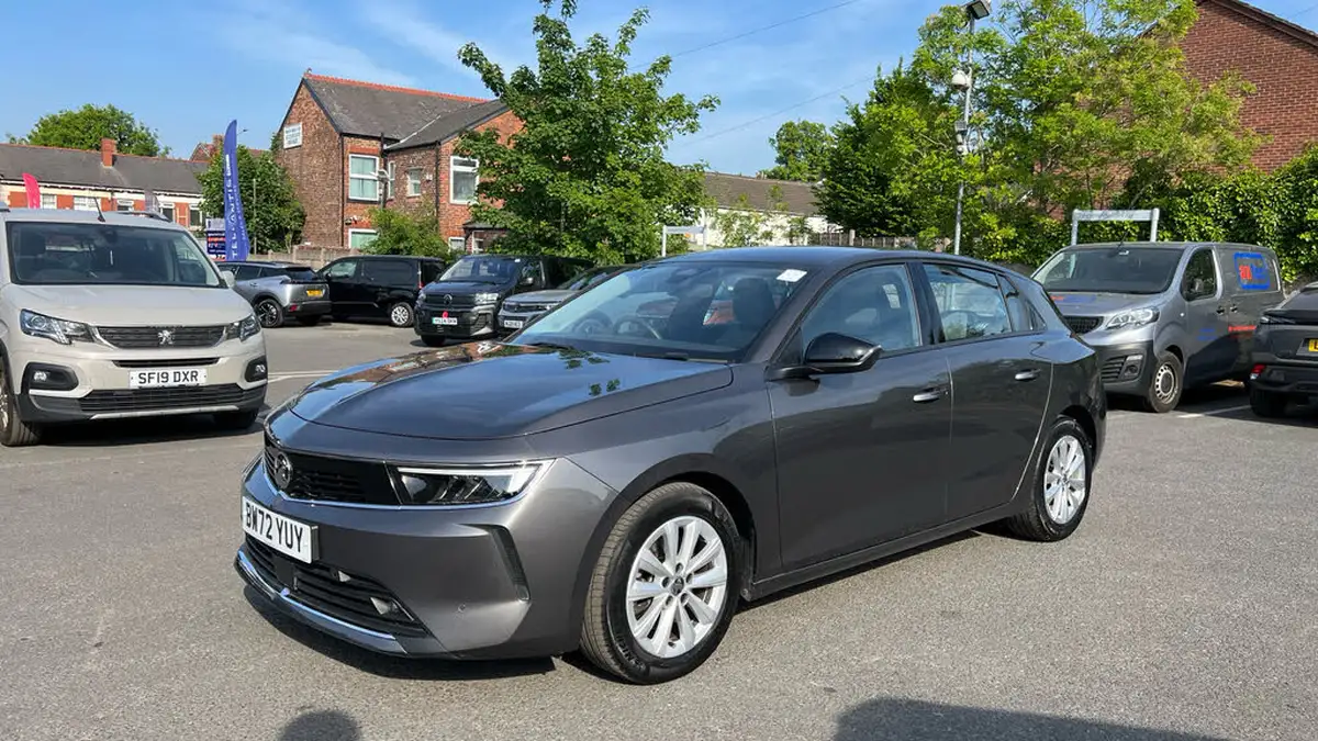 2023-vauxhall-astra-15-turbo-d-design-hatchback-big-6