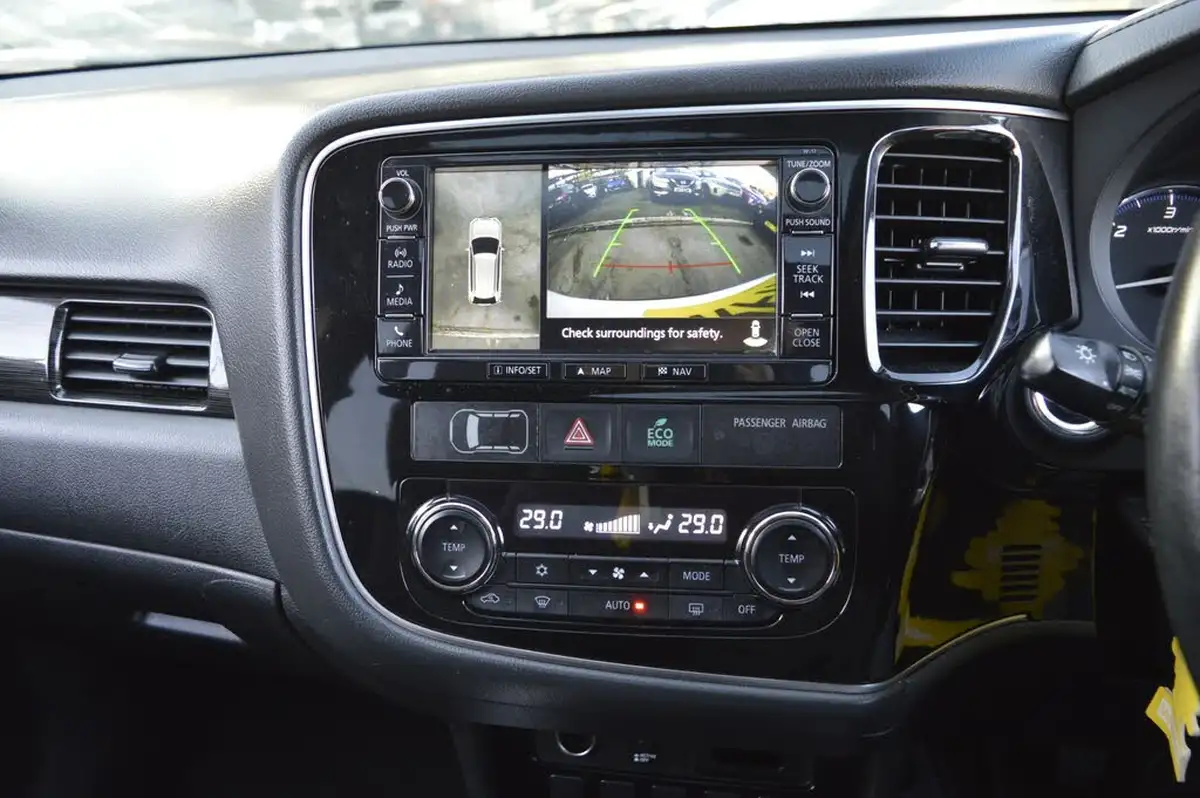2017-mitsubishi-outlander-22di-d-4-auto-big-19