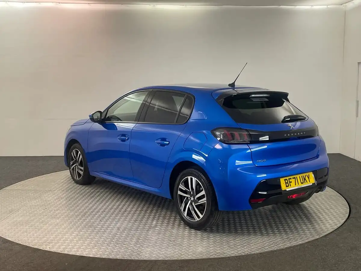 2021-peugeot-208-12-puretech-allure-100bhp-big-7