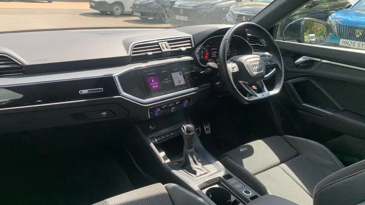 2021-audi-q3-15-35-tfsi-black-edition-codcomfort-sound-pack-station-wagon-big-11