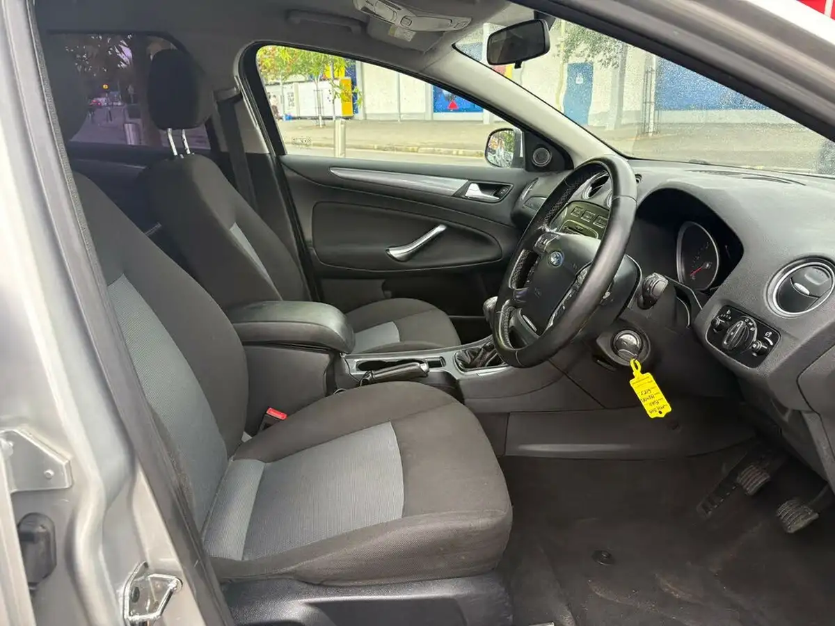2014-ford-mondeo-big-8