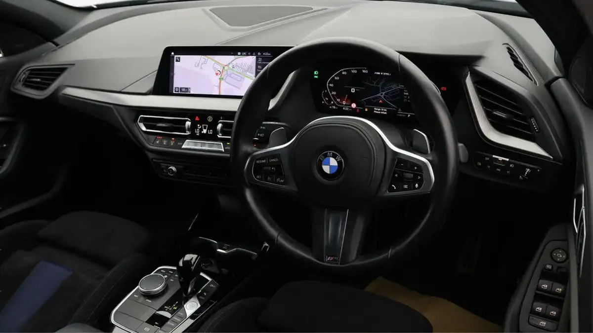 2022-bmw-1-series-20-m135i-xdrive-big-8