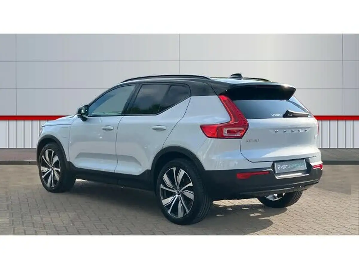 2022-volvo-xc40-15-t5-r-design-pro-big-1
