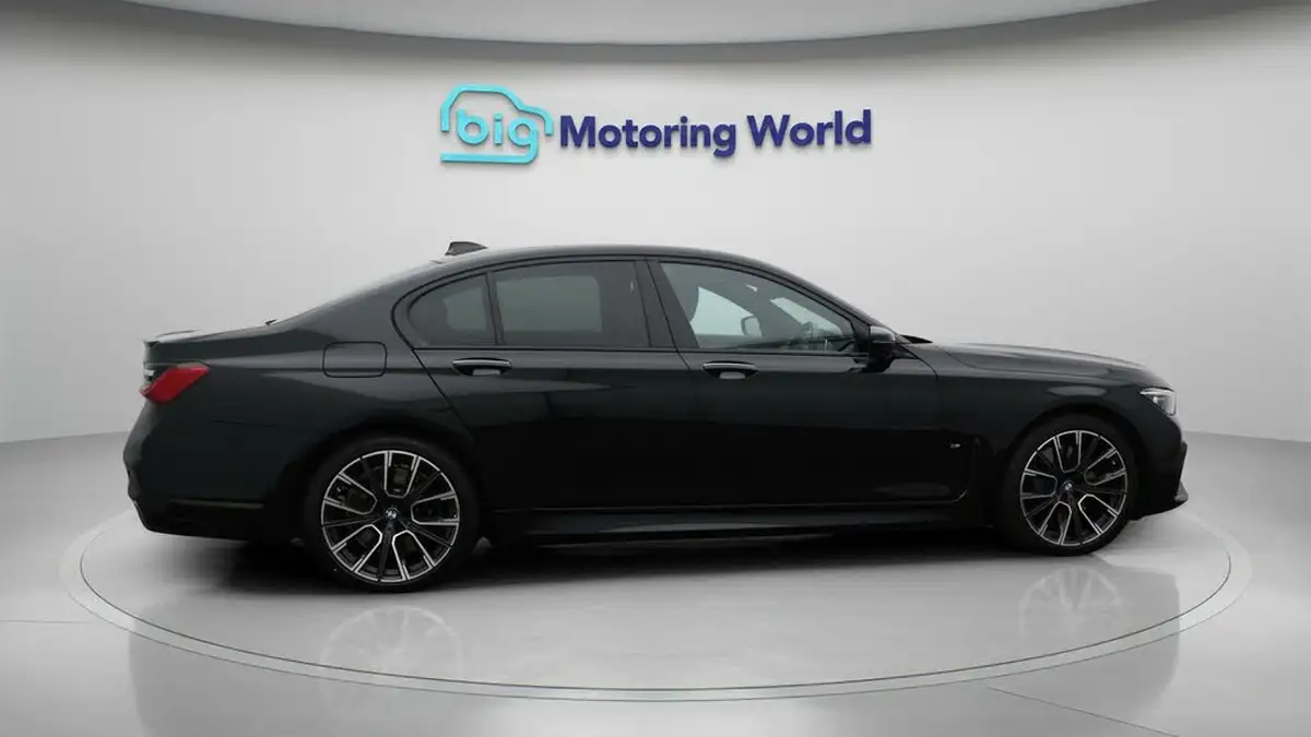 2019-bmw-7-series-30-745e-m-sport-big-8