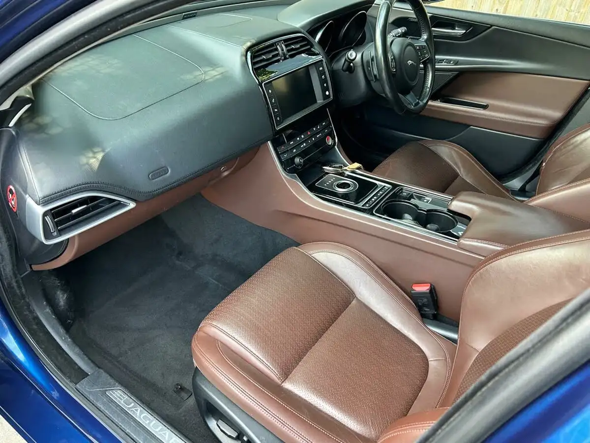 2015-jaguar-xe-20td-portfolio-180ps-auto-big-25