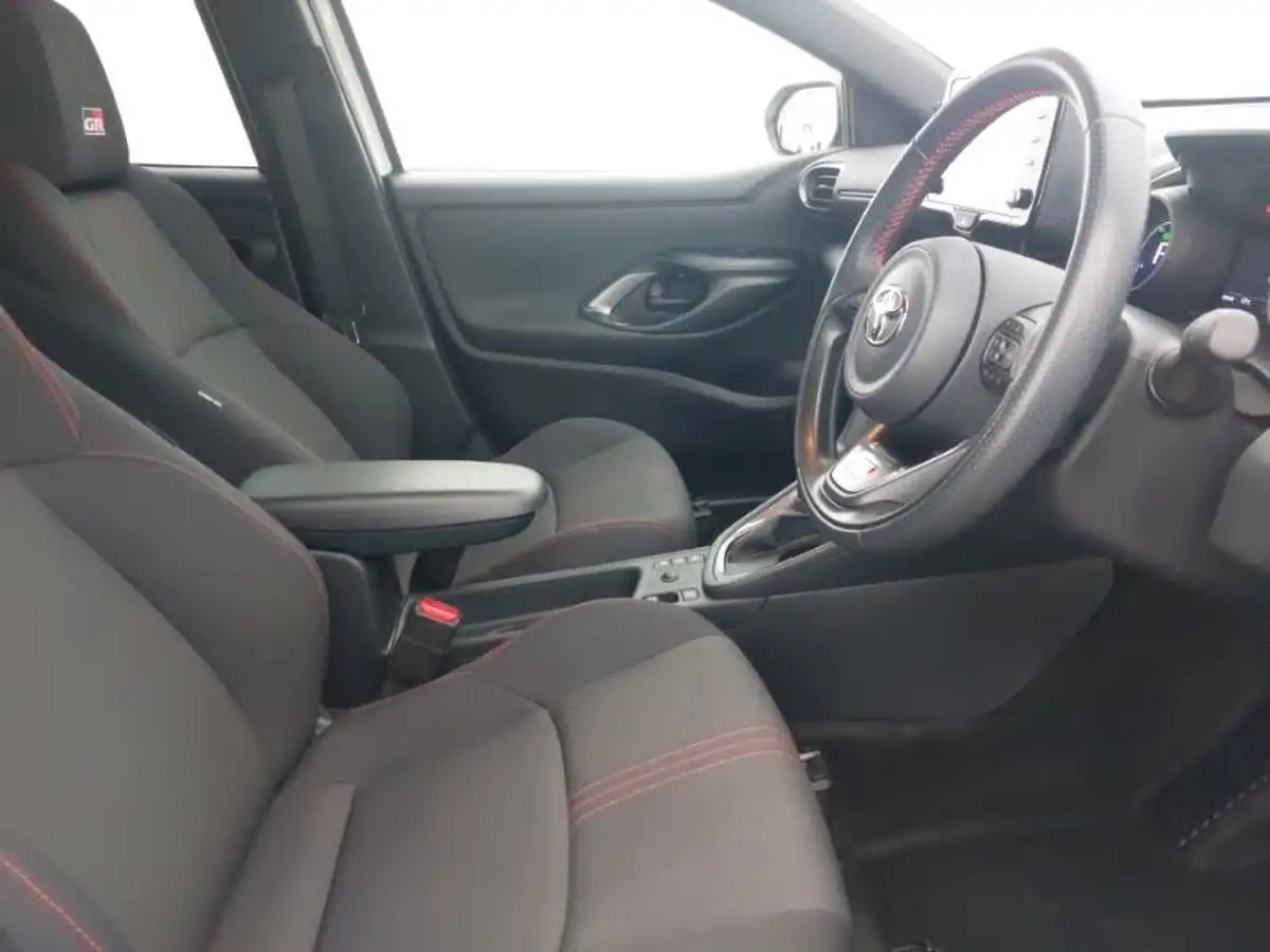 2022-toyota-yaris-15-vvt-i-gr-sport-big-10