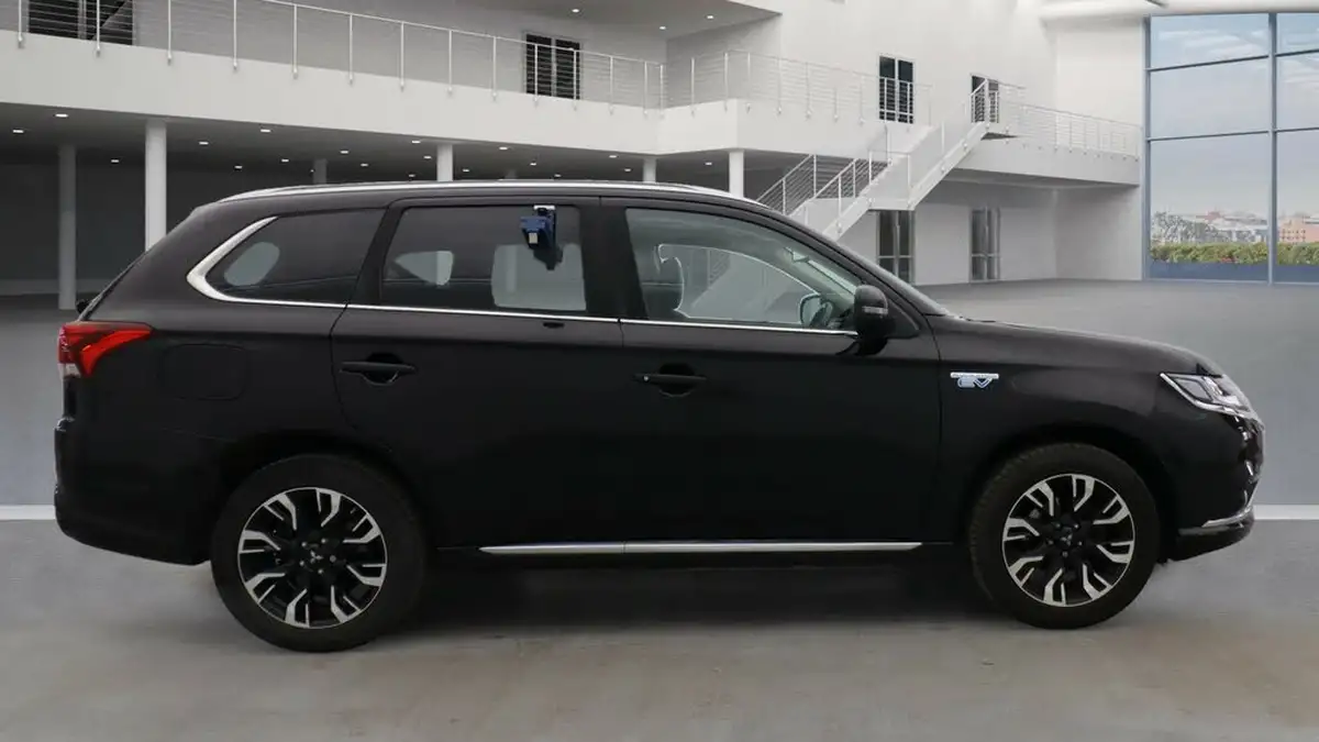 2017-mitsubishi-outlander-20-4hs-phev-5st-big-2