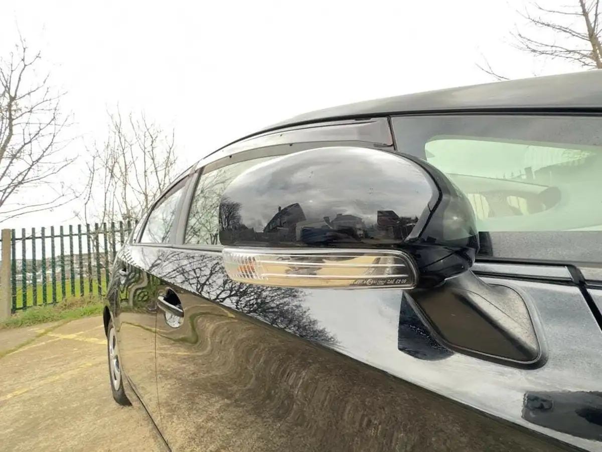 2012-toyota-prius-big-31