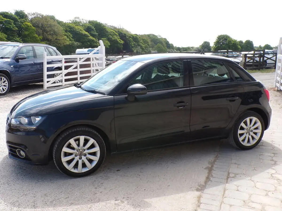 2012-audi-a1-16td-sportback-5d-big-4